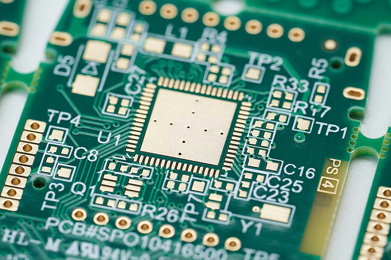 Kokie yra PCB daugiasluoksnių plokščių pranašumai?